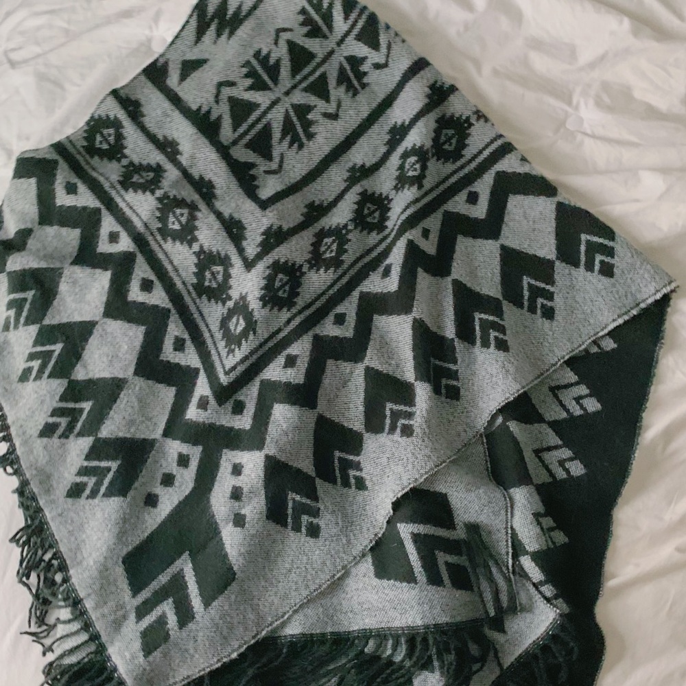 Aztec Design Poncho - Picture 2 of 3